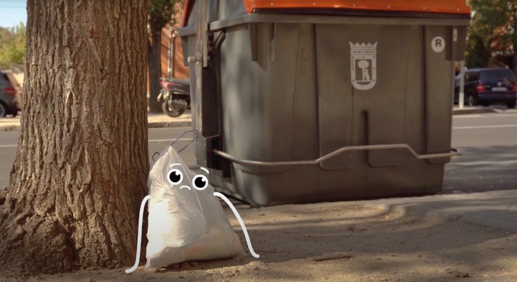 Imagen de Hasta la basura sabe cuándo está fuera de lugar